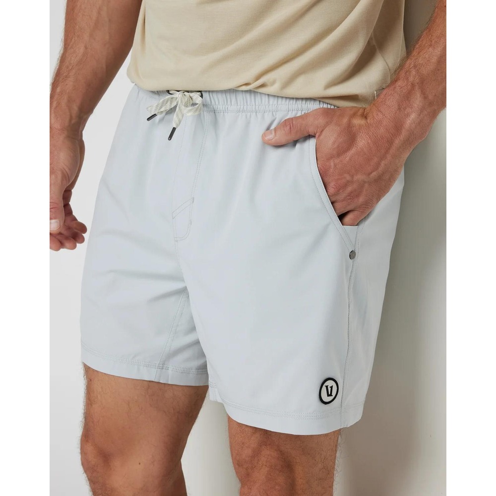 Vuori Mens Kore Short Lined 5" Solid Sky Grey Size M Athletic Performance Lined